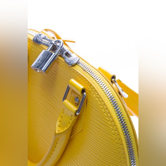 Louis Vuitton Brand New Small Alma Bag - Bought in Europe Never use retail $2280 - Picture 5 of 15